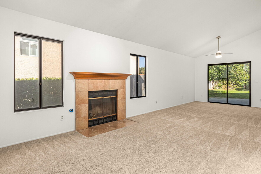 2732-2734 Luciernaga St, Carlsbad, CA à vendre - Photo intérieure – Image 3 sur 23