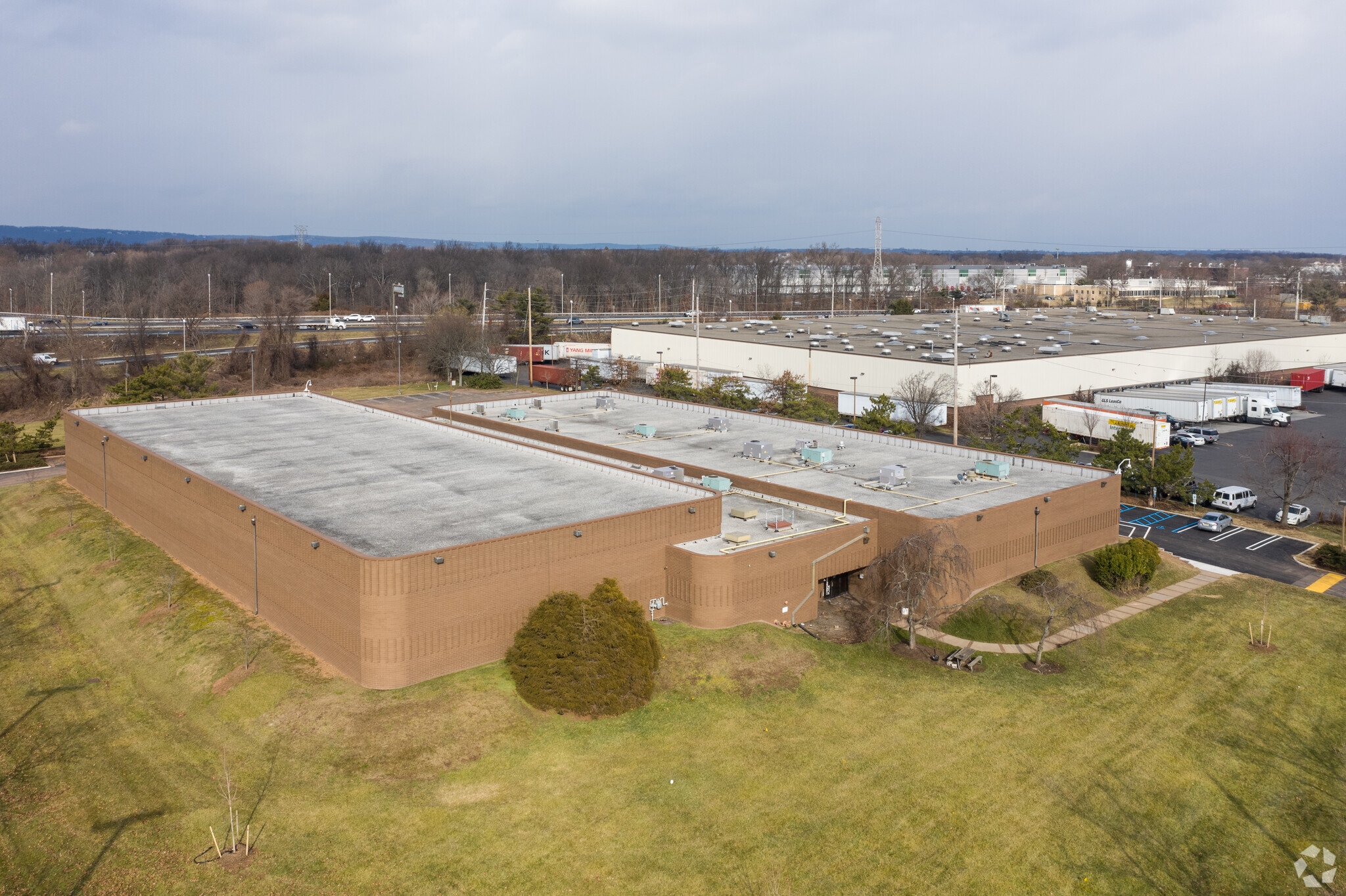 2 Corporate Pl, Piscataway, NJ à louer Photo de l’immeuble– Image 1 sur 5