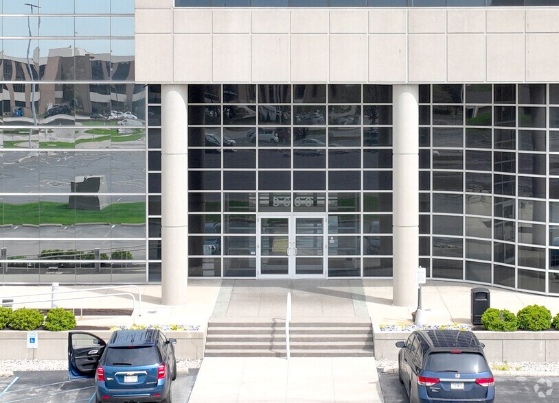 3600 Woodview Trace, Indianapolis, IN à louer - Photo de l’immeuble – Image 3 sur 20