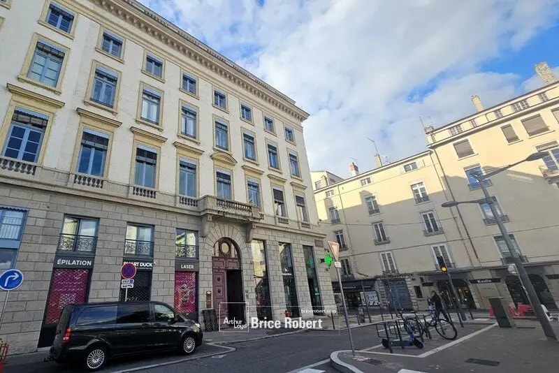Bureau dans Lyon à louer - Photo de l’immeuble – Image 2 sur 8