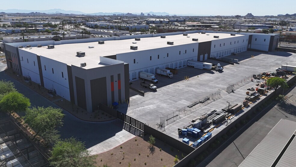 3050 S 35th St, Phoenix, AZ à louer - Photo de l’immeuble – Image 3 sur 5