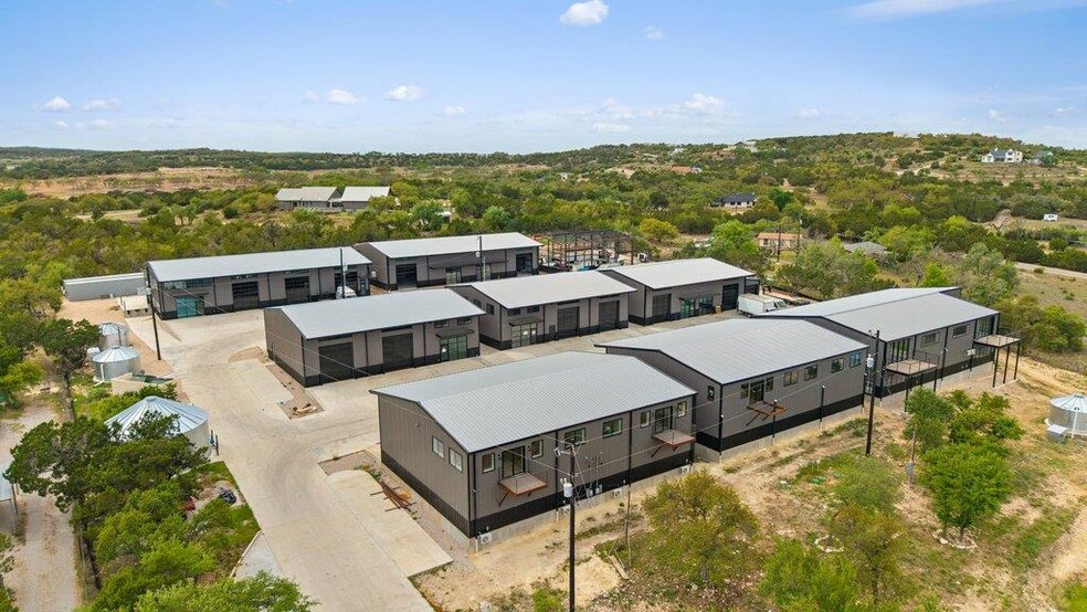 451 Farrell Rd, Dripping Springs, TX à vendre - Photo de l’immeuble – Image 2 sur 22