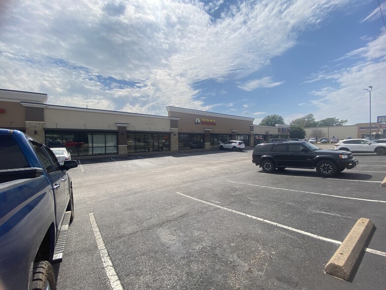 2106 W Gentry Pky, Tyler, TX à louer - Photo de l’immeuble – Image 3 sur 6