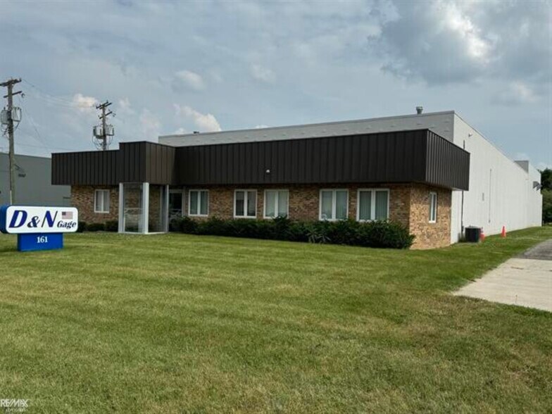 161 E Pond Dr, Romeo, MI à vendre - Photo de l’immeuble – Image 1 sur 29