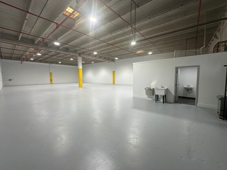 7212-7282 NW 33rd St, Miami, FL à louer - Photo de l’immeuble – Image 2 sur 21