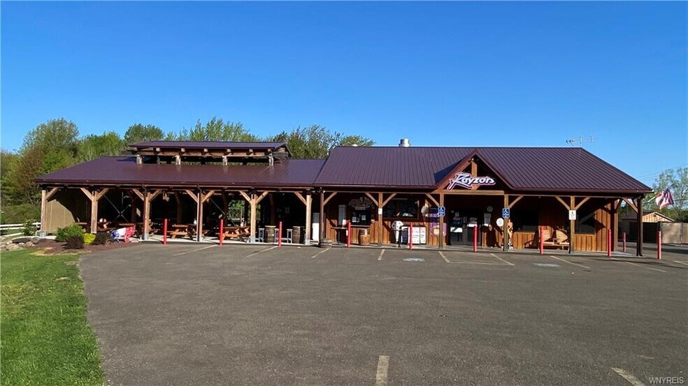 8178 N Main St Rd, Eden, NY à vendre - Photo de l’immeuble – Image 1 sur 37