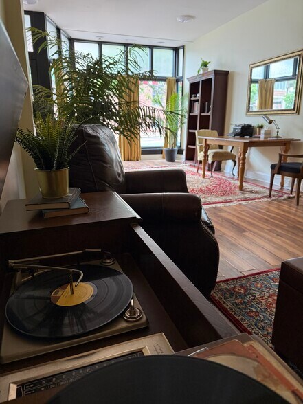 817 N Howard St, Baltimore, MD à vendre - Photo de l’immeuble – Image 3 sur 26