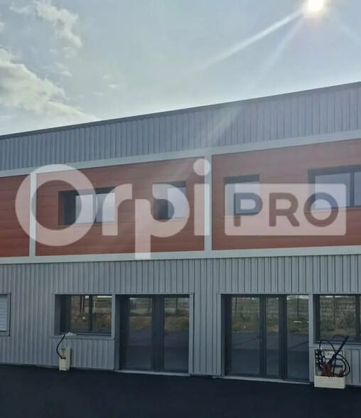 Bureau dans La Chapelle-des-Marais à louer - Photo de l’immeuble – Image 1 sur 3