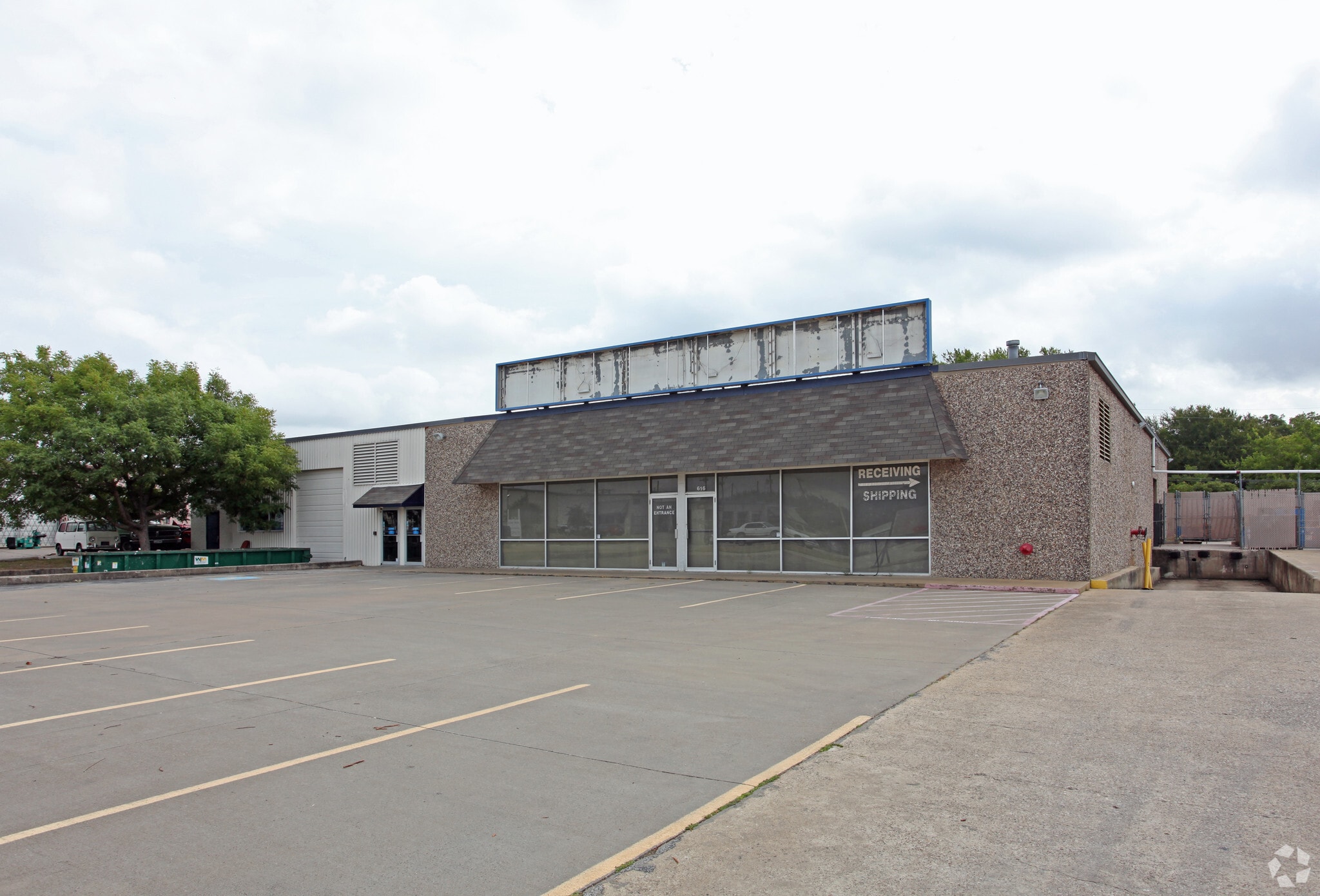 616 N 5th St, Garland, TX à vendre Photo principale– Image 1 sur 8