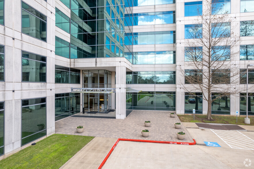 3010 Briarpark Dr, Houston, TX à louer - Photo de l’immeuble – Image 3 sur 13