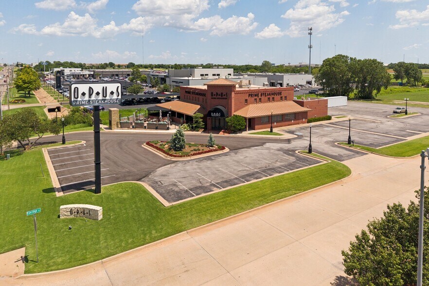 800 W Memorial Rd, Oklahoma City, OK à vendre - Photo de l’immeuble – Image 2 sur 34