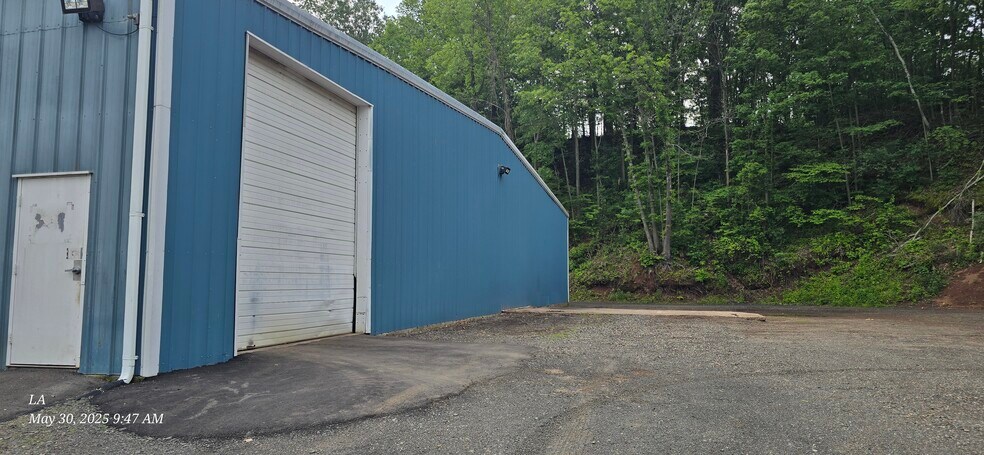 493 Old Turnpike Rd, Plantsville, CT à louer - Photo de l’immeuble – Image 2 sur 6