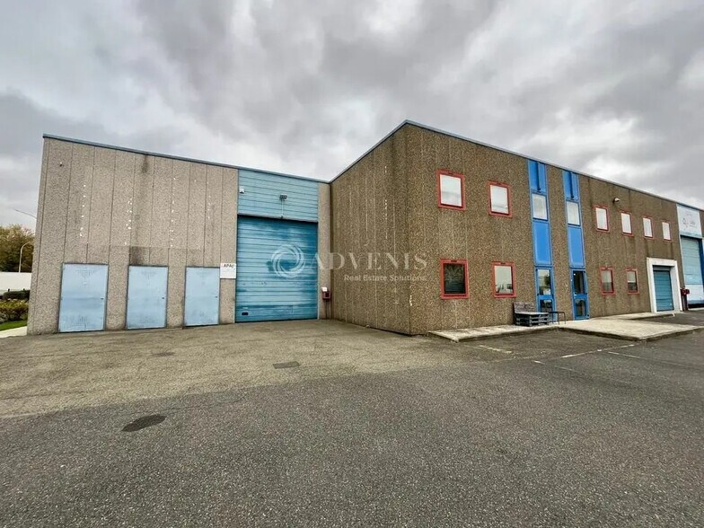 Local d’activités dans Argenteuil à louer - Photo de l’immeuble – Image 1 sur 10