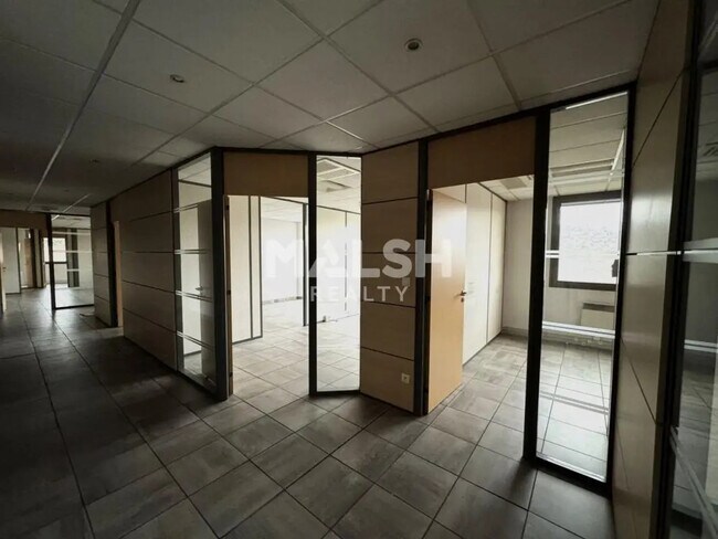 Plus de détails pour Bureau à vendre
