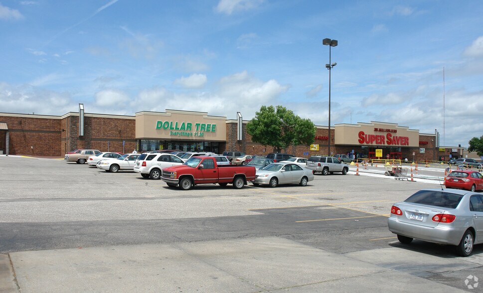 233-333 N 48th St, Lincoln, NE à louer - Photo principale – Image 1 sur 4