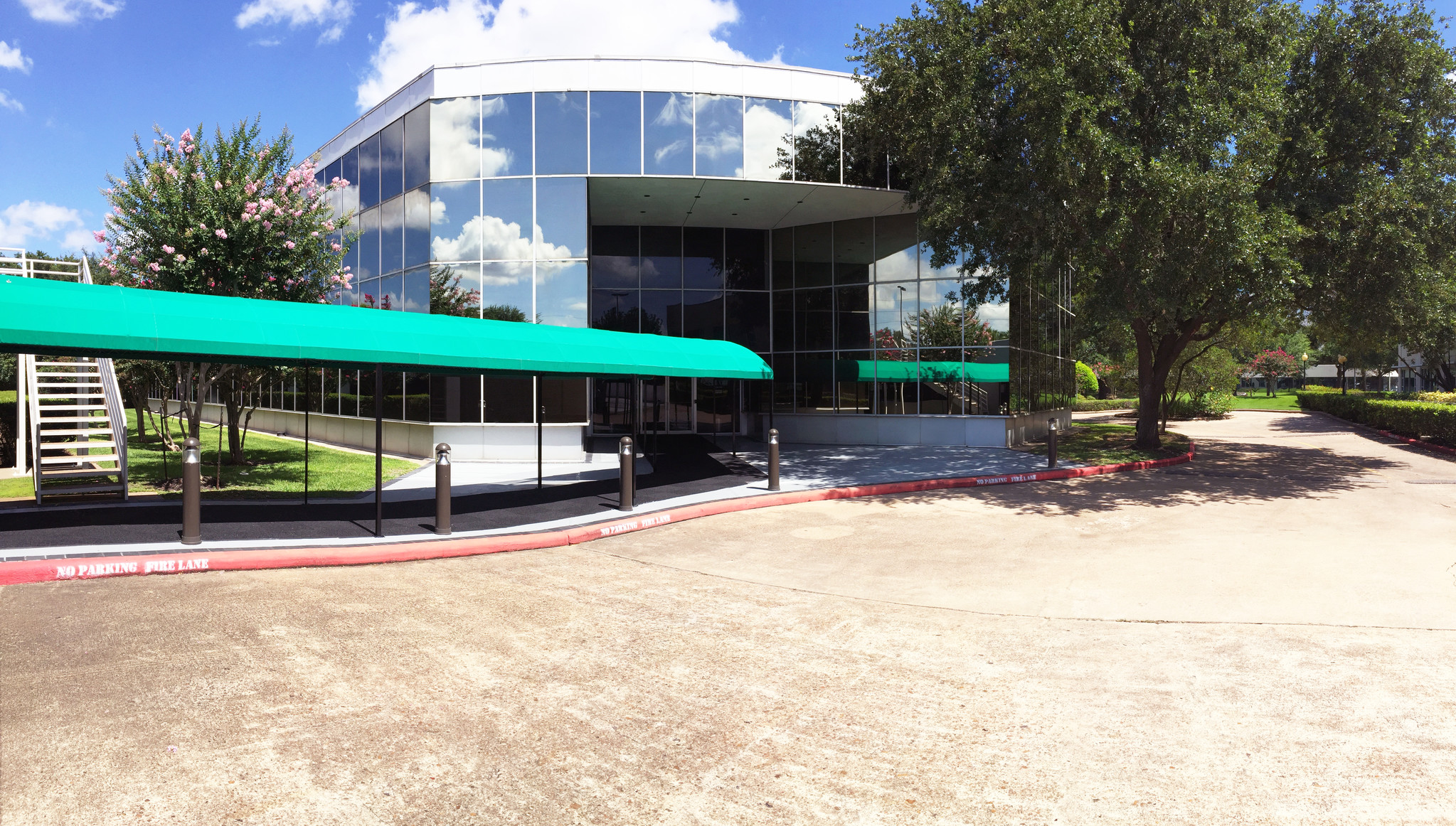 9703 Richmond Ave, Houston, TX à louer Photo de l’immeuble– Image 1 sur 8