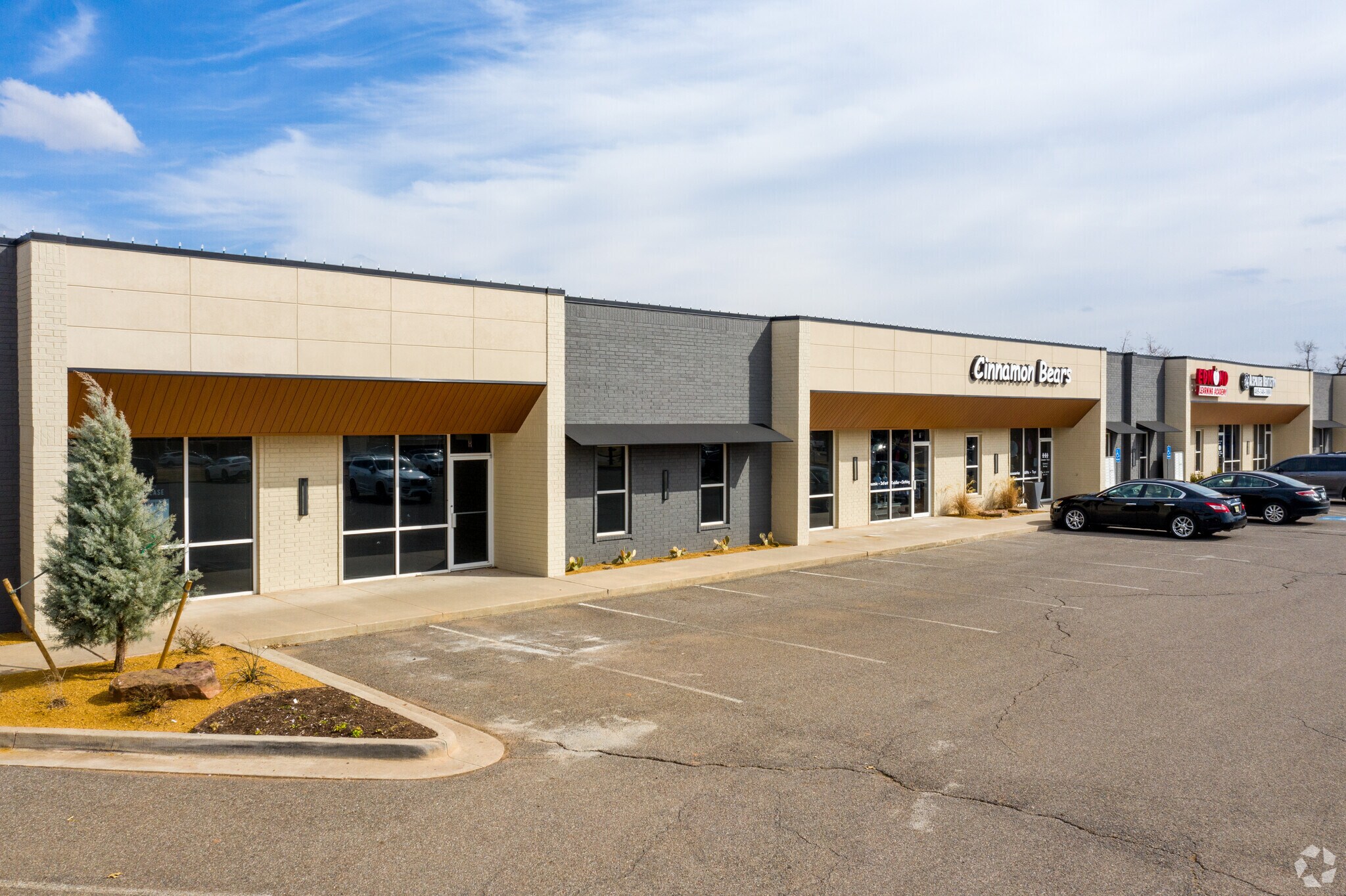 610 S Kelly Ave, Edmond, OK à louer Photo principale– Image 1 sur 10