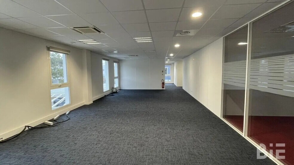 Bureau dans Le Haillan à louer - Photo de l’immeuble – Image 2 sur 6