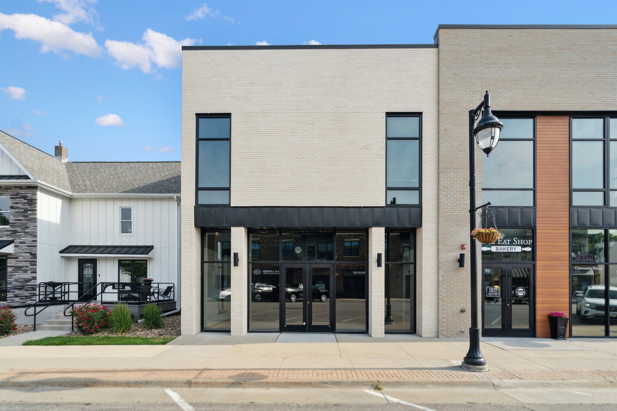 120 W Main St, Solon, IA à louer Photo de l’immeuble– Image 1 sur 8