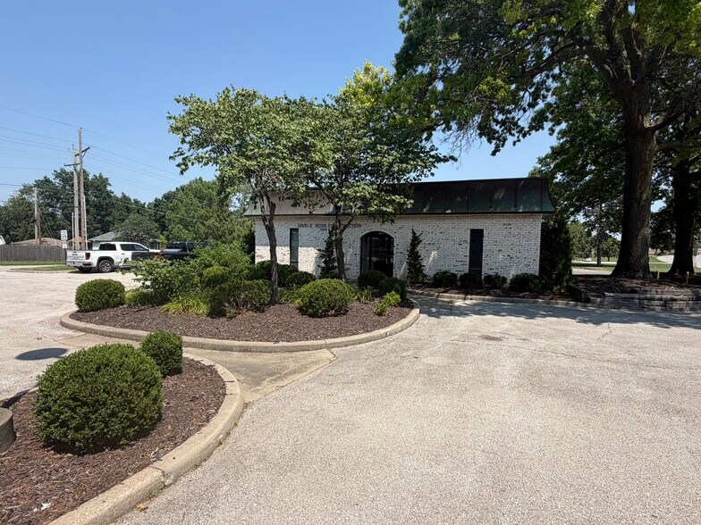 10201 E 75th St, Raytown, MO à vendre - Photo de l’immeuble – Image 3 sur 5