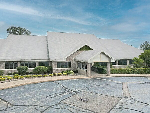 1044 Eastbury Dr, Lansing, MI à vendre Photo de l’immeuble– Image 1 sur 6