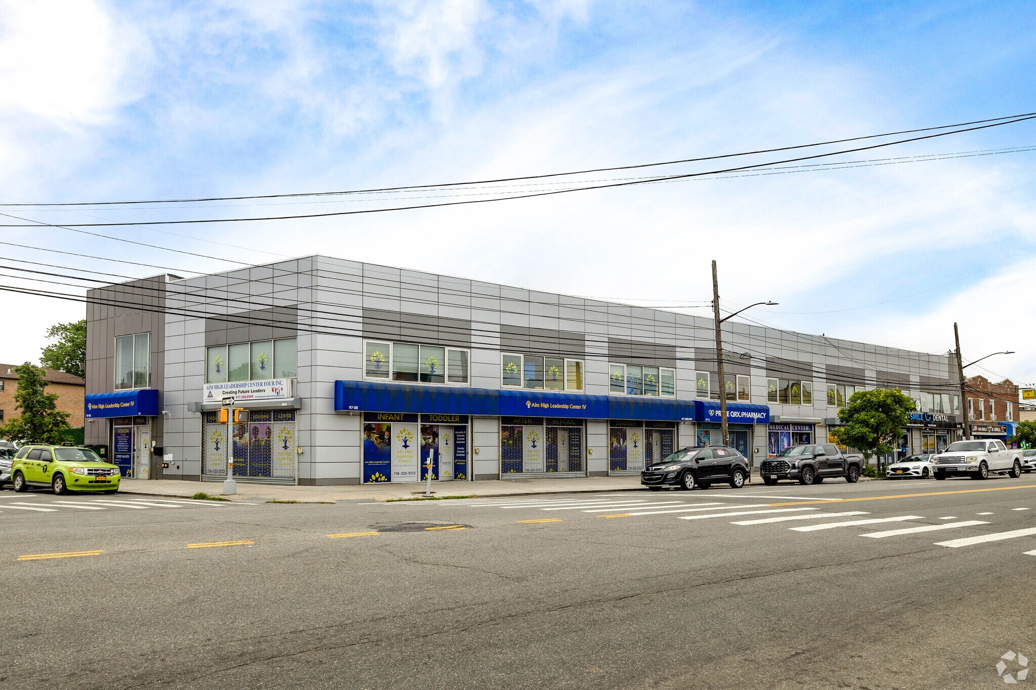 9708 Rockaway Blvd, Ozone Park, NY à louer Photo principale– Image 1 sur 8