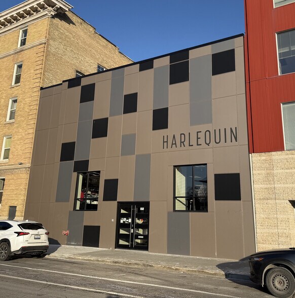 375 Hargrave St, Winnipeg, MB à vendre - Photo de l’immeuble – Image 3 sur 8