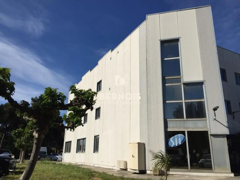 Bureau dans Six-Fours-les-Plages à louer - Photo de l’immeuble – Image 2 sur 11