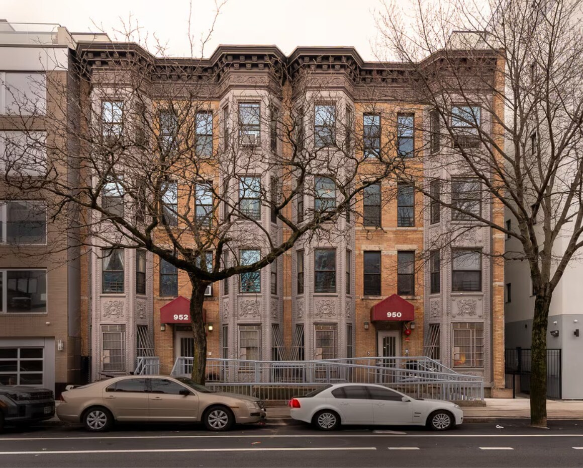 950-952 Bergen St, Brooklyn, NY à vendre Photo de l’immeuble– Image 1 sur 46
