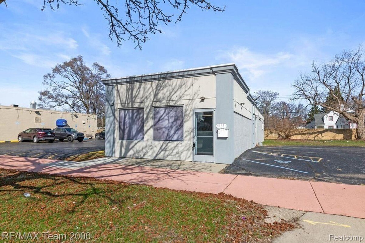 5153 S Beech Daly St, Dearborn Heights, MI à louer Photo de l’immeuble– Image 1 sur 26