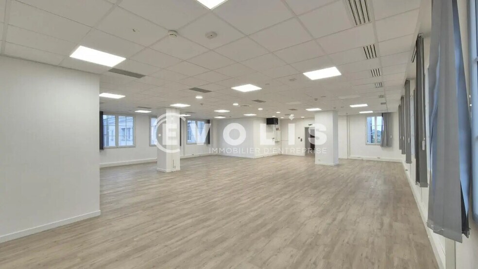 Bureau dans Chessy à louer - Photo intérieure – Image 2 sur 15