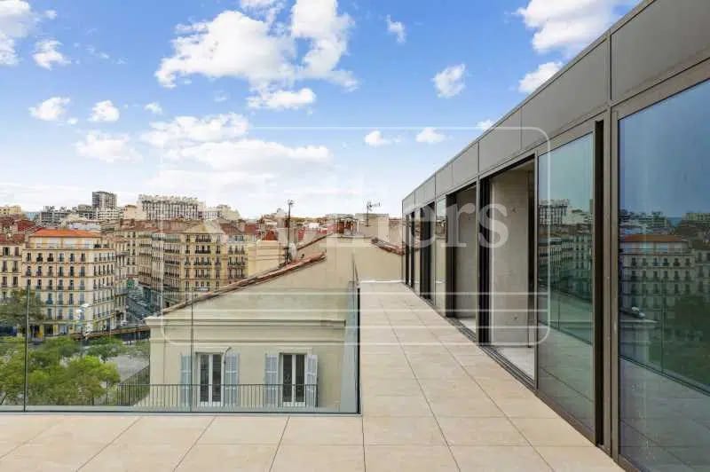 11-13 Place De La Joliette, Marseille à louer - Photo de l’immeuble – Image 3 sur 13
