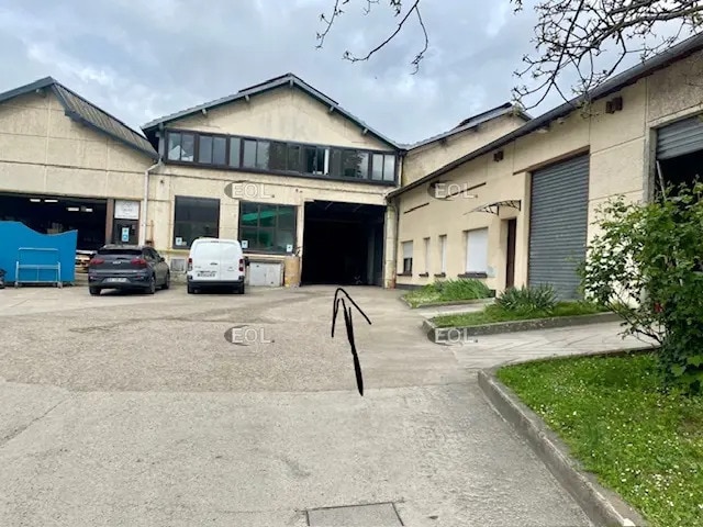 Local d’activités dans Corbeil-Essonnes à louer - Photo de l’immeuble – Image 1 sur 7