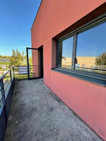 580 Rue Lavoisier, Péronnas à louer - Photo de l’immeuble – Image 2 sur 7