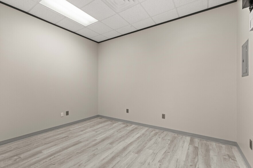 1325 Space Park Dr, Houston, TX à vendre - Photo intérieure – Image 3 sur 11