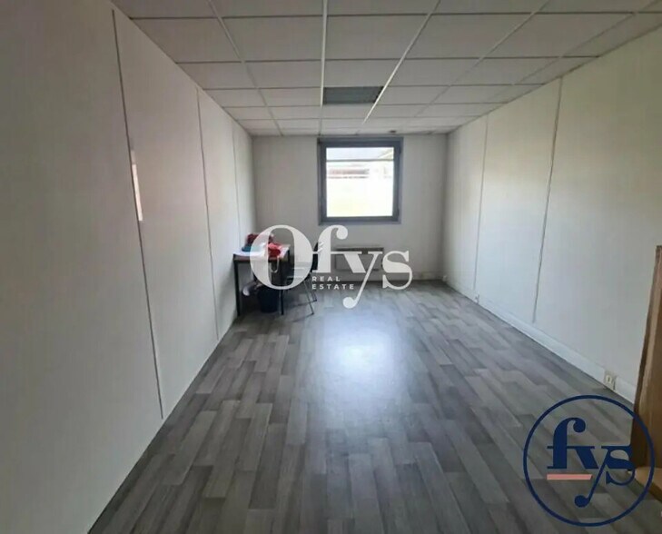 Bureau dans Meyzieu à vendre - Photo de l’immeuble – Image 2 sur 5