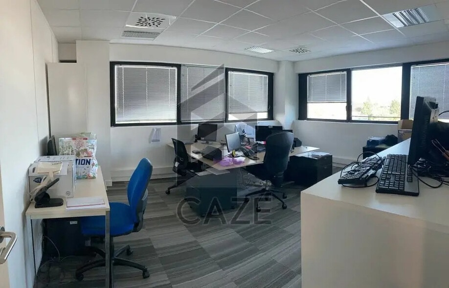 Bureau dans ARTIGUES-PRÈS-BORDEAUX à vendre - Photo de l’immeuble – Image 3 sur 6