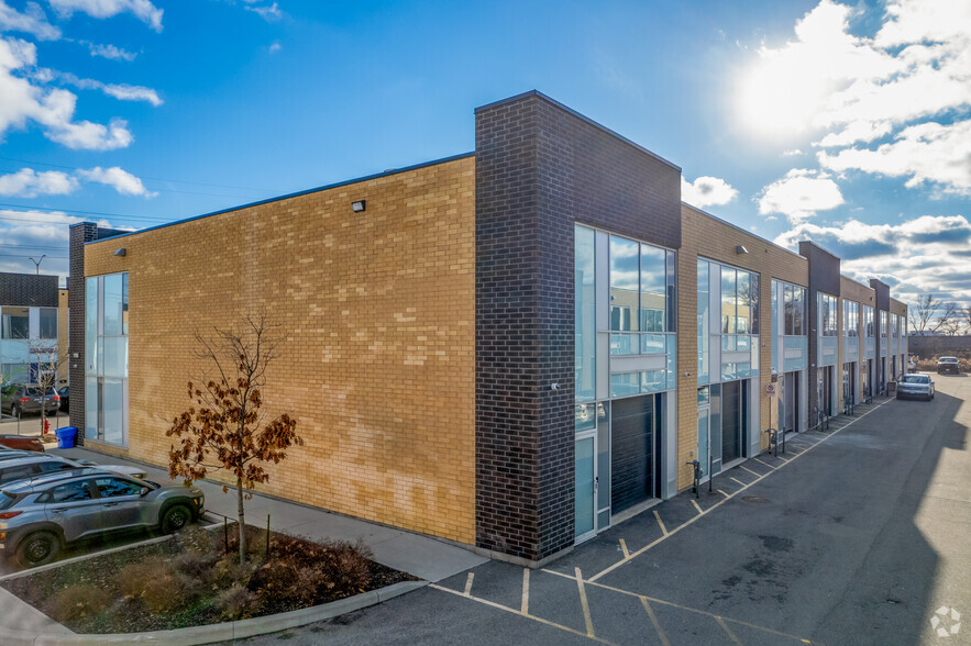1215 Queensway E, Mississauga, ON à vendre - Photo de l’immeuble – Image 3 sur 5