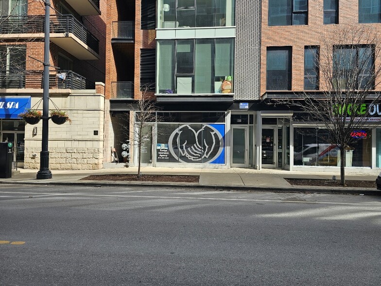 853 N Larrabee St, Chicago, IL à louer - Photo de l’immeuble – Image 3 sur 27