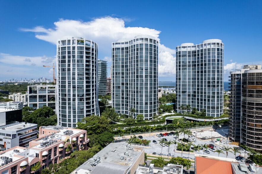 2811-2831 S Bayshore Dr, Miami, FL à vendre - Photo principale – Image 1 sur 5
