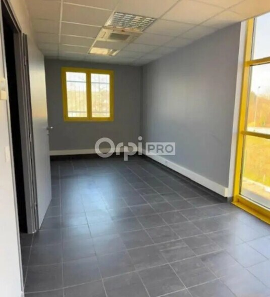 Local d’activités dans La Verpillière à louer - Photo intérieure – Image 3 sur 6