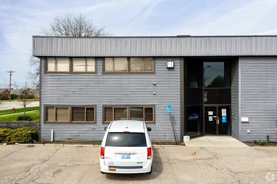 21540 W 11 Mile Rd, Southfield, MI à louer - Photo de l’immeuble – Image 3 sur 25