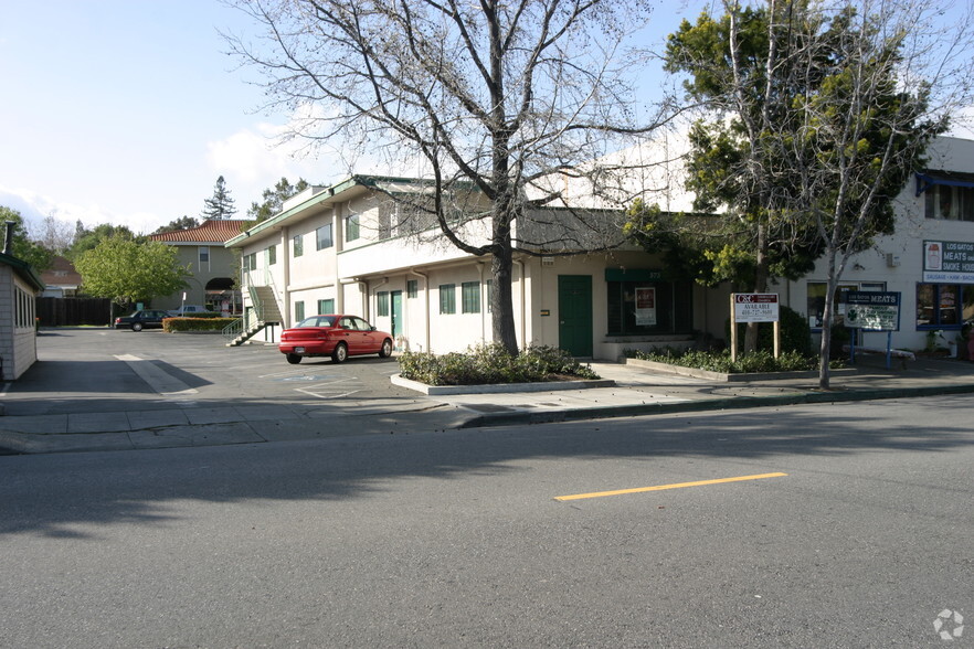 573 University Ave, Los Gatos, CA à vendre - Photo principale – Image 1 sur 11