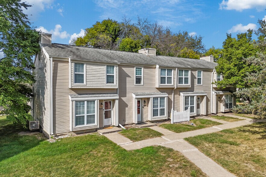 2645 Newbury Cir, Burlington, IA à vendre - Photo de l’immeuble – Image 3 sur 24