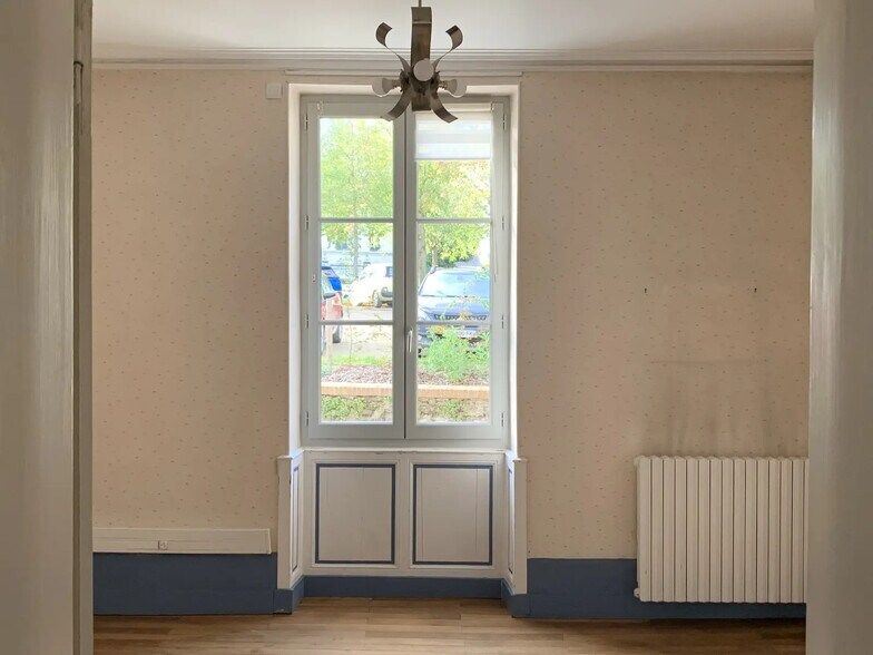 Bureau dans Château-Gontier-sur-Mayenne à louer - Photo de l’immeuble – Image 2 sur 4