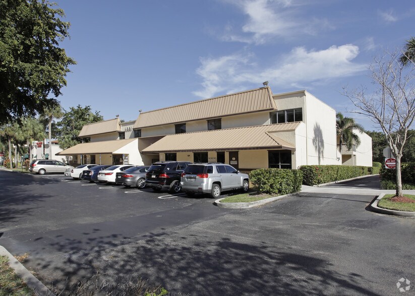 1881 N University Dr, Coral Springs, FL à vendre - Photo principale – Image 1 sur 26