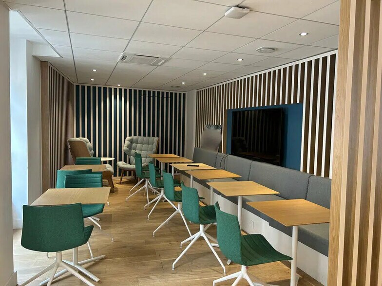 Bureau dans Lyon à louer - Photo de l’immeuble – Image 3 sur 14