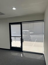 5304 Derry Ave, Agoura Hills, CA à louer Photo intérieure– Image 2 sur 8