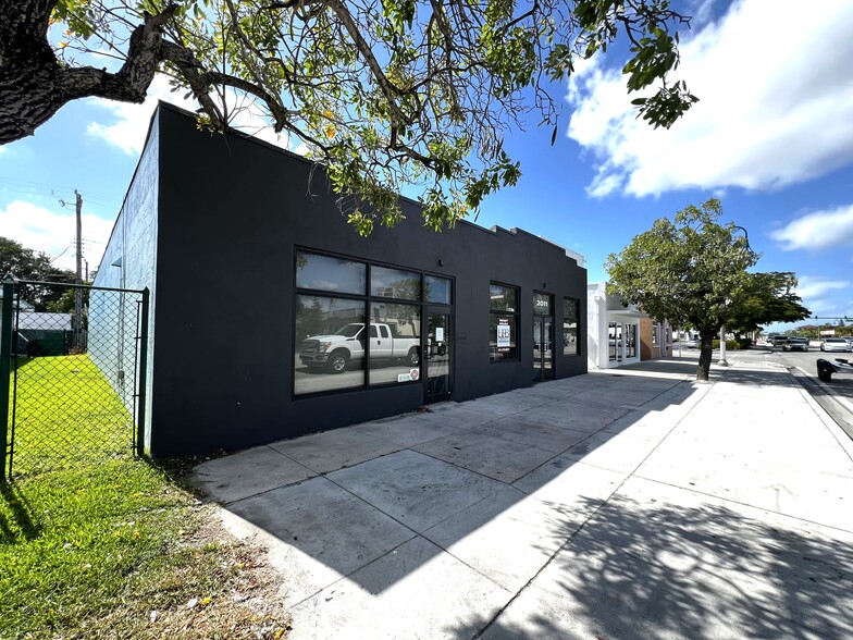 2011 N Dixie Hwy, Lake Worth, FL à vendre - Photo de l’immeuble – Image 2 sur 10