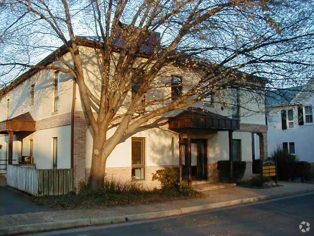 5 N Hamilton St, Middleburg, VA à louer Photo principale– Image 1 sur 12